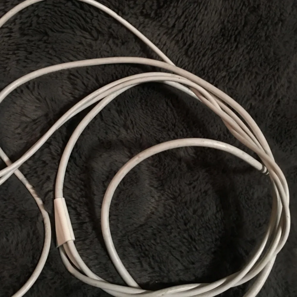 Apple AV Composite Video to TV-RCA Cable USB for Apple iPad 1 iPad 2 iPhone iPod